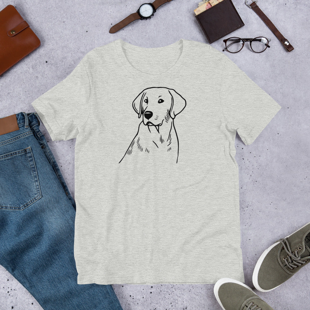 "Labrador Outline " – Fun Labrador T-Shirt Gray t-shirt with a dog illustration on a gray surface with jeans, shoes, and accessories.